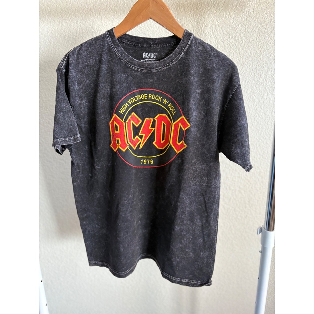 AC/DC High Voltage Rock N Roll 1976 UK Tour Acid Wash Black Graphic Tee Mens M - Picture 1 of 6